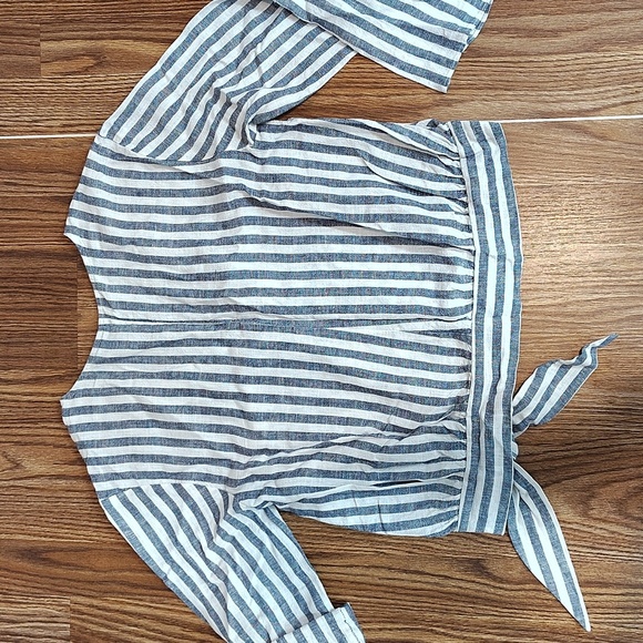 a.n.a  Ladies Navy Blue and White Size Medium Top,  Summer Tops and Blouses - Picture 6 of 6